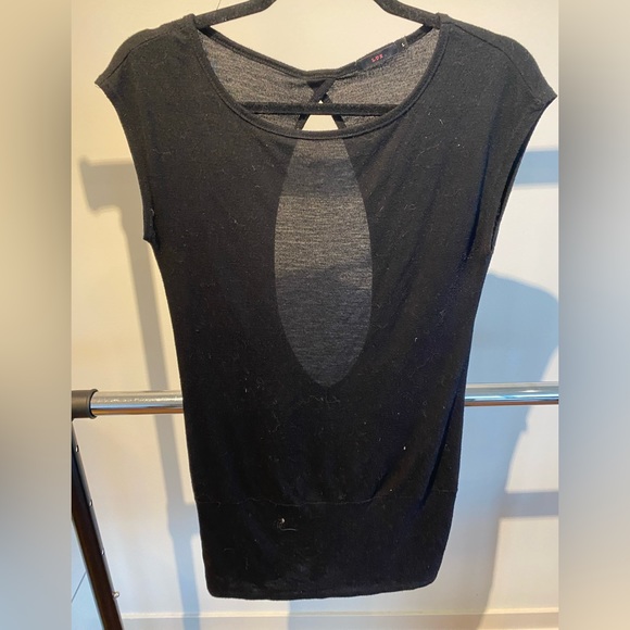 Black Top With Cut Out Open Back - Picture 2 of 3